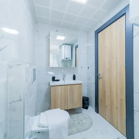 Remarkable Flat With Shared Pool In Kepez Apartman