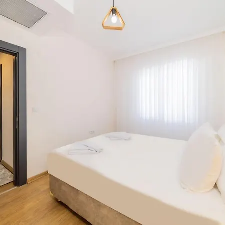 Remarkable Flat With Shared Pool In Kepez Apartman